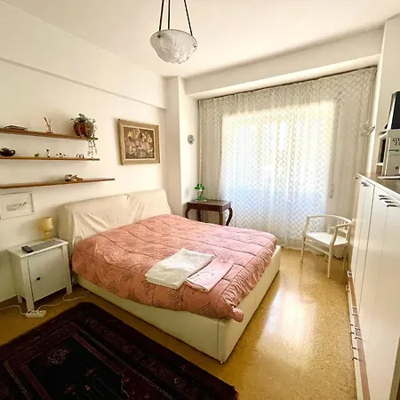 Grande Stanza Con Letto Matrimoniale Bagno Privato Zona San Paolo-trastevere-roma Tre 