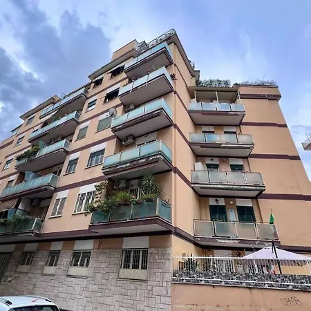 Grande Stanza Con Letto Matrimoniale Bagno Privato Zona San Paolo-trastevere-roma Tre 