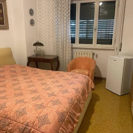 Daire Grande Stanza Con Letto Matrimoniale Bagno Privato Zona San Paolo-trastevere-roma Tre 